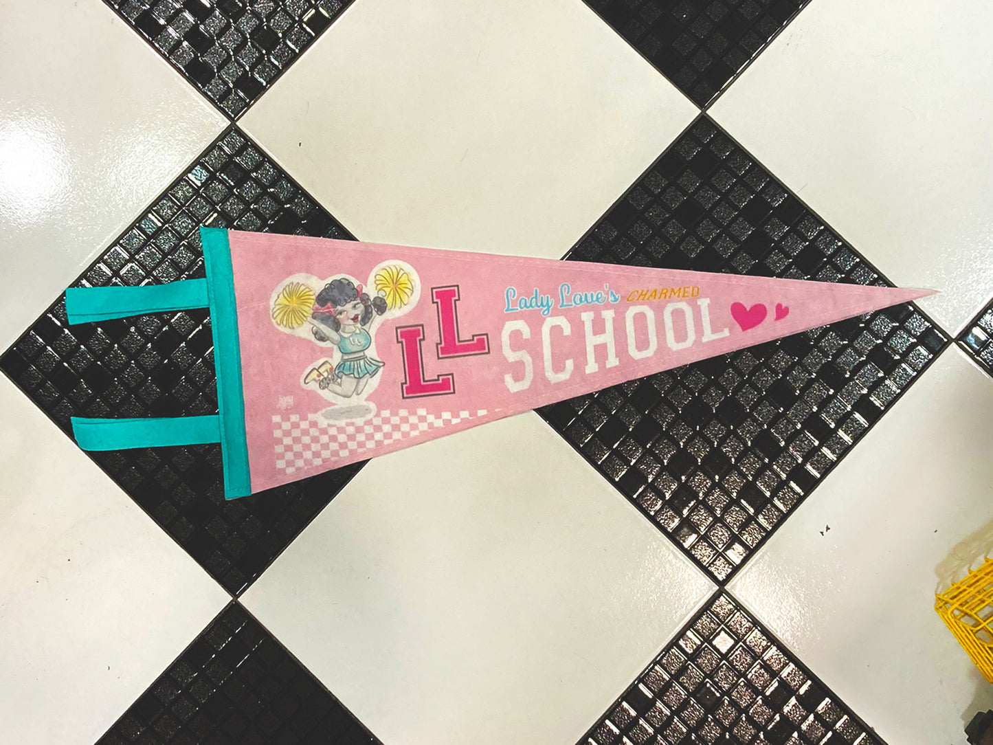 Banderin Lady Love School